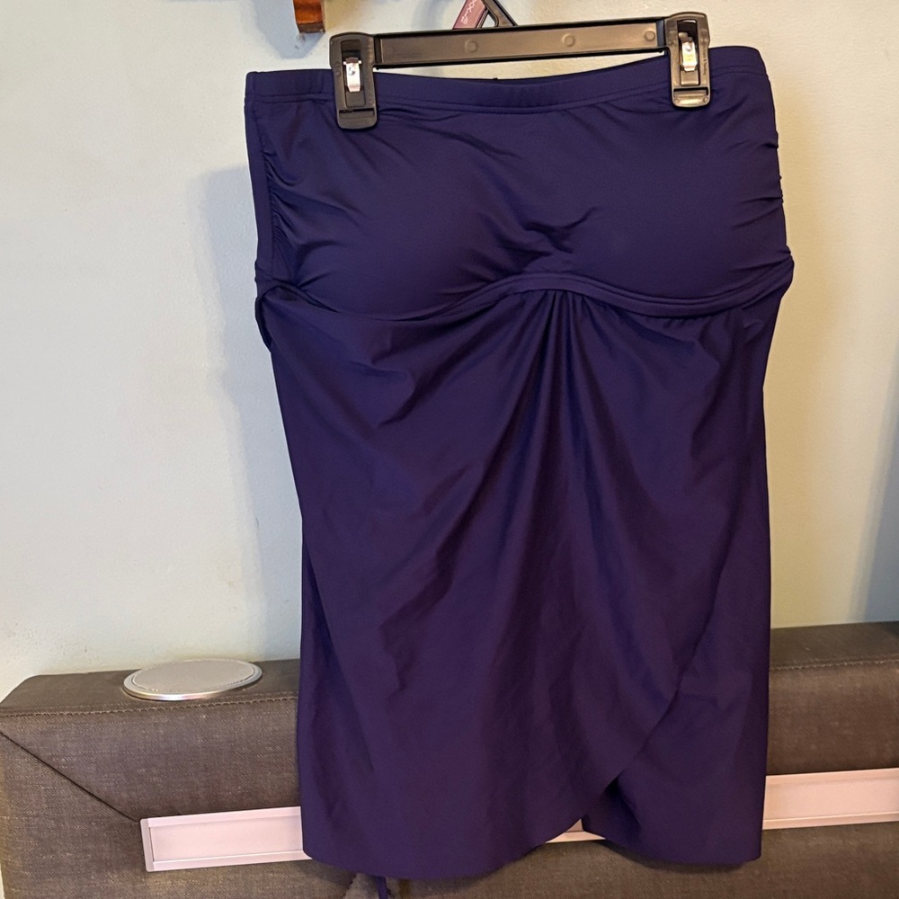 Large NWT deep purple Women's Swimsuit top